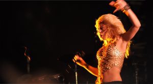 Shakira beneficios del baile para adultos